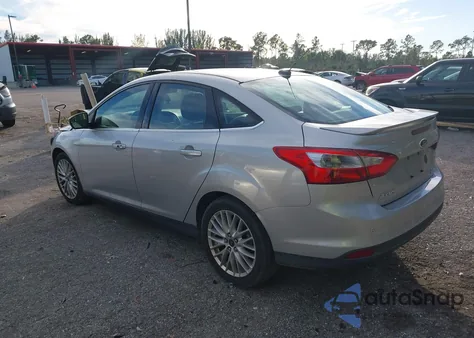 2013 Ford Focus Titanium z USA, uszkodzony, nr VIN 1FADP3J24DL369579